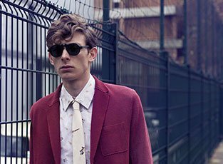 Harris-Wharf-jacket-Rigards-glasses-Saint-Paul-shirt-and-cravatte
