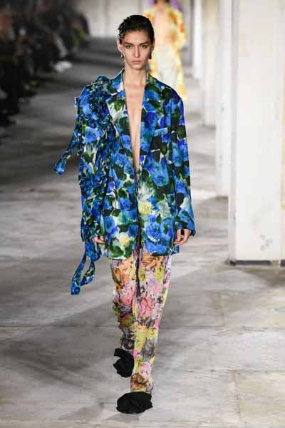 Arty Fashion. Large veste et pantalon peintures florales impressionnistes. Défilés printemps été 2023
