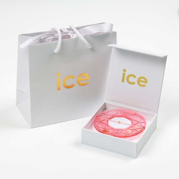 Packaging sac et écrin de la collection Ice diamond par Ice-Watch. ici bracelet cordon rose avec diamant synthétique 0,05 carat 119€