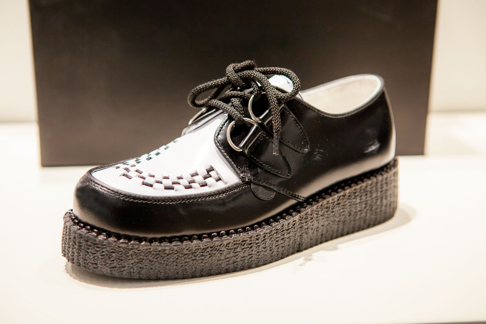 Chaussure Creepers Homme noire et blanche